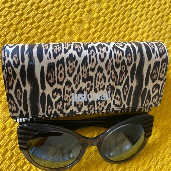 Just Cavalli Sunglasses - Picture 2 of 8
